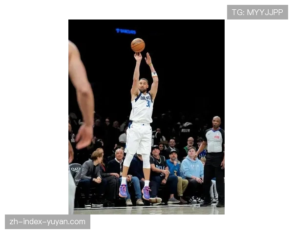 克莱11分2助攻提供外线火力 独行侠角色球员支持不足 克莱11分2助攻提供外线火力 独行侠角色球员支持不足